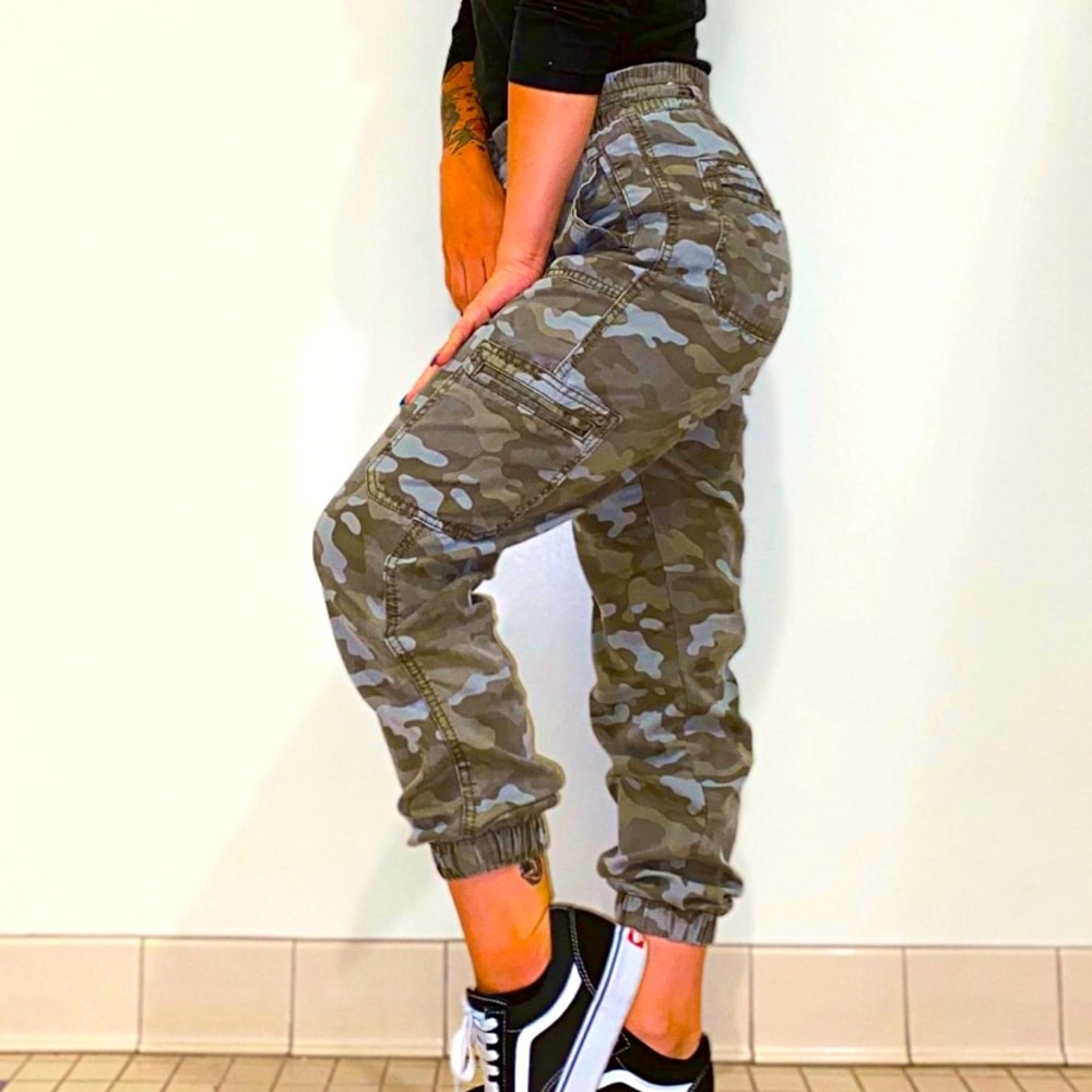 AMERICAN EAGLE OUTFITTER joggers 🍑